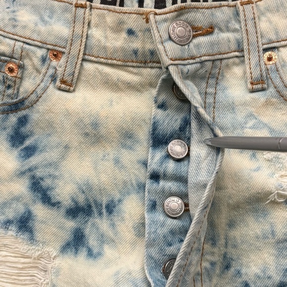 The Laundry Room Acid Washed CutOff Shorts Size 28 - Picture 6 of 12